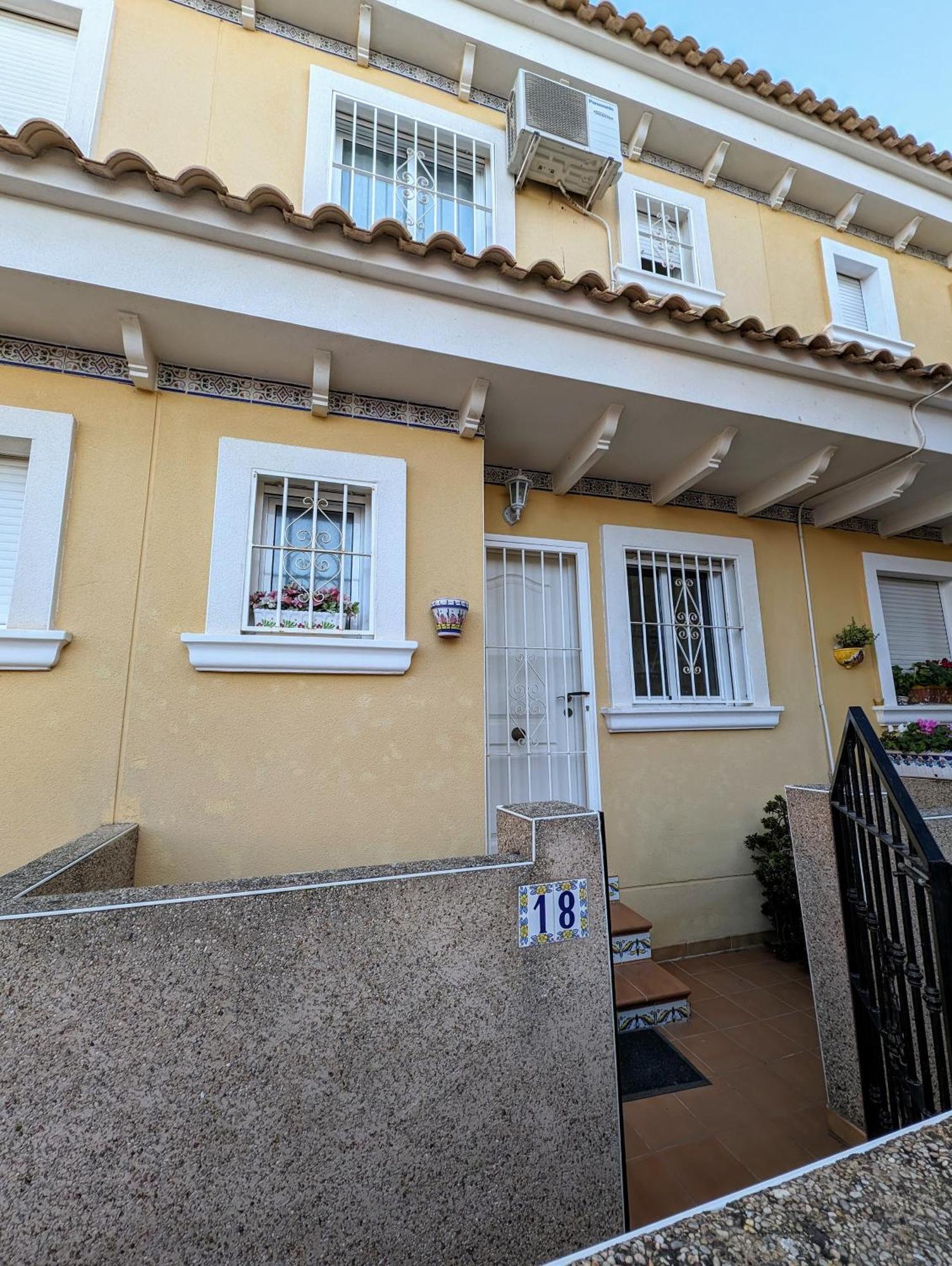 2 Bedroom Algorfa Townhouse With Pool Castillo de Montemar エクステリア 写真