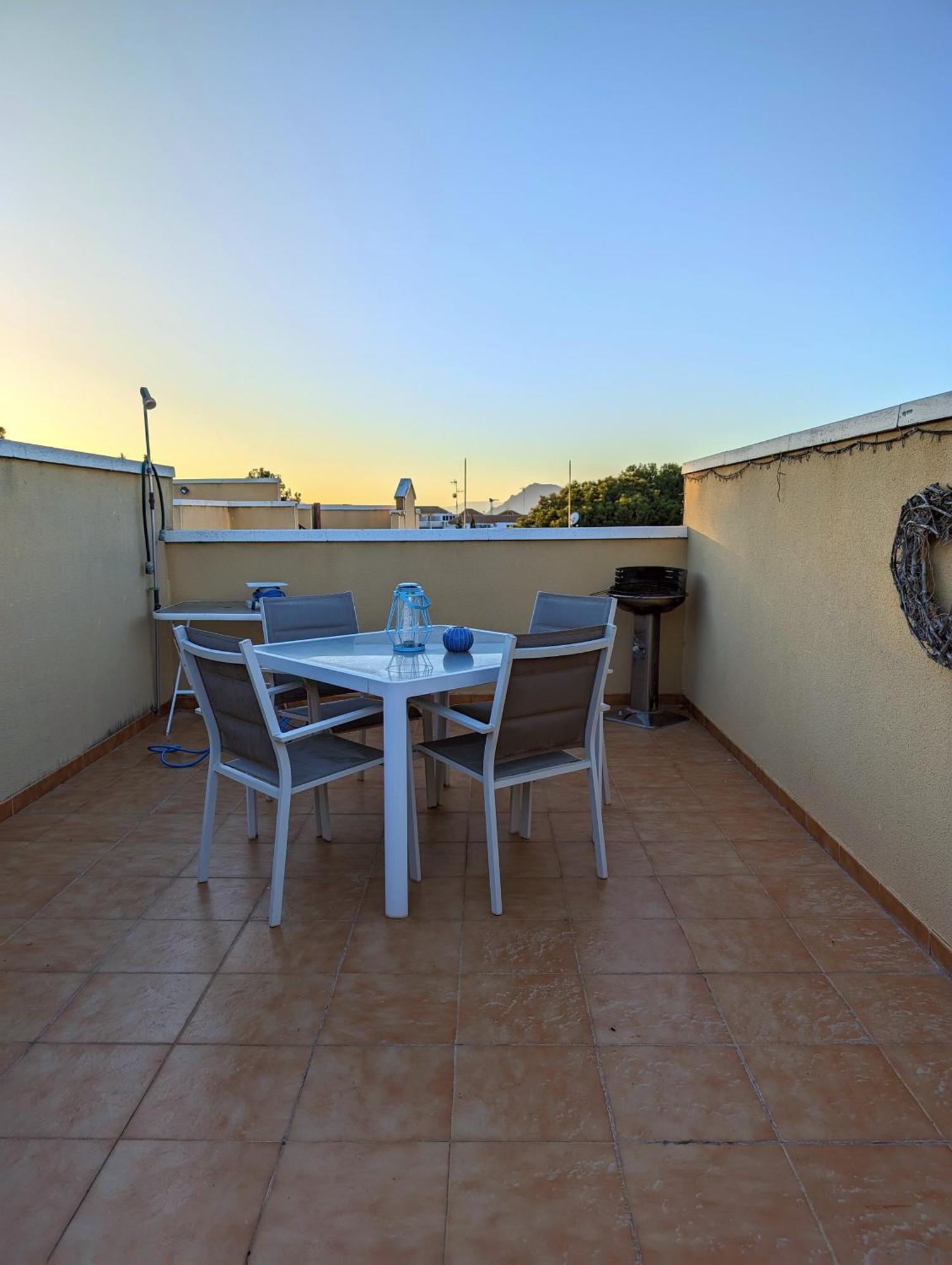 2 Bedroom Algorfa Townhouse With Pool Castillo de Montemar エクステリア 写真